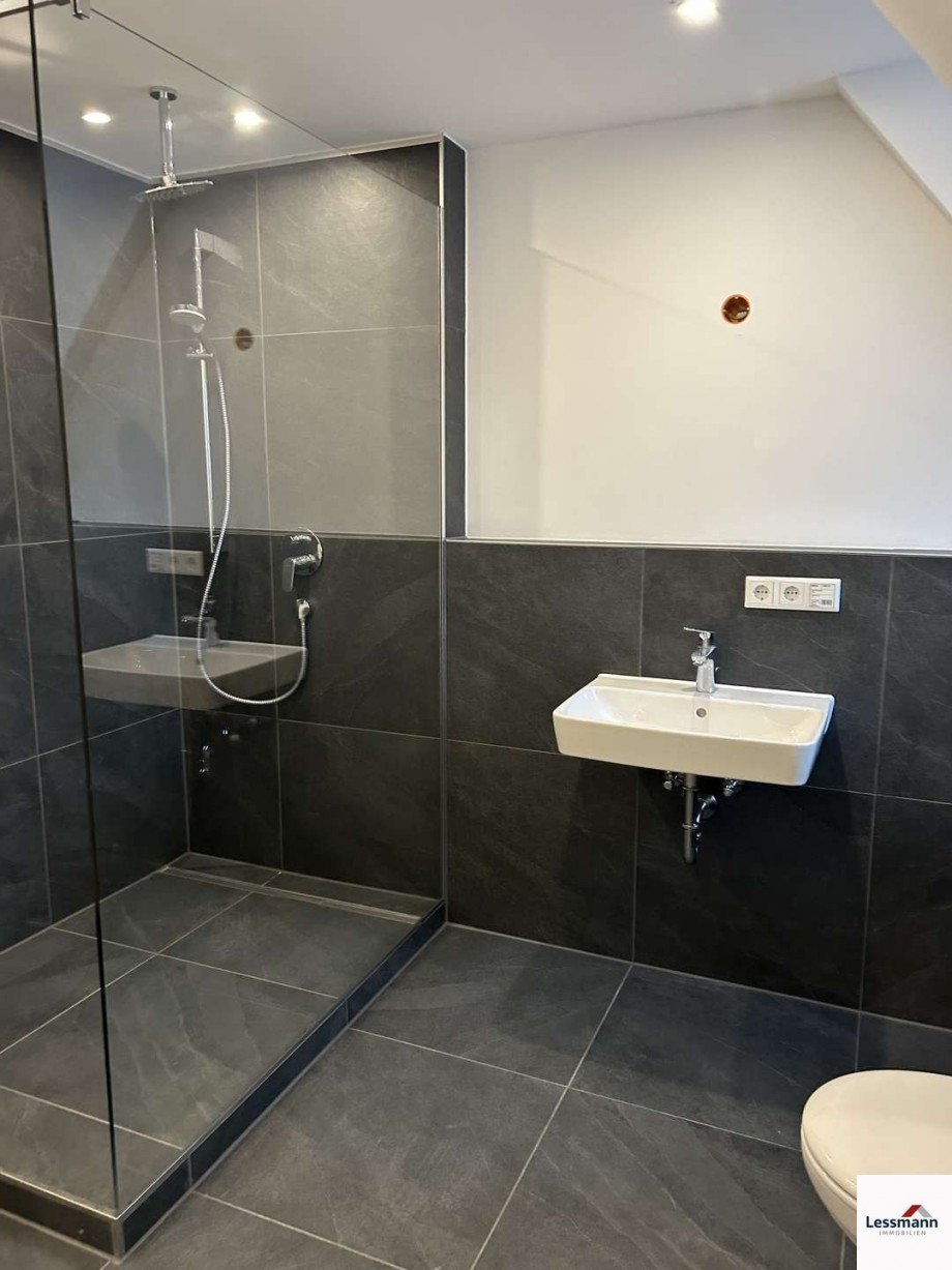 Badezimmer Dachgeschosswohnung R�ckersdorf