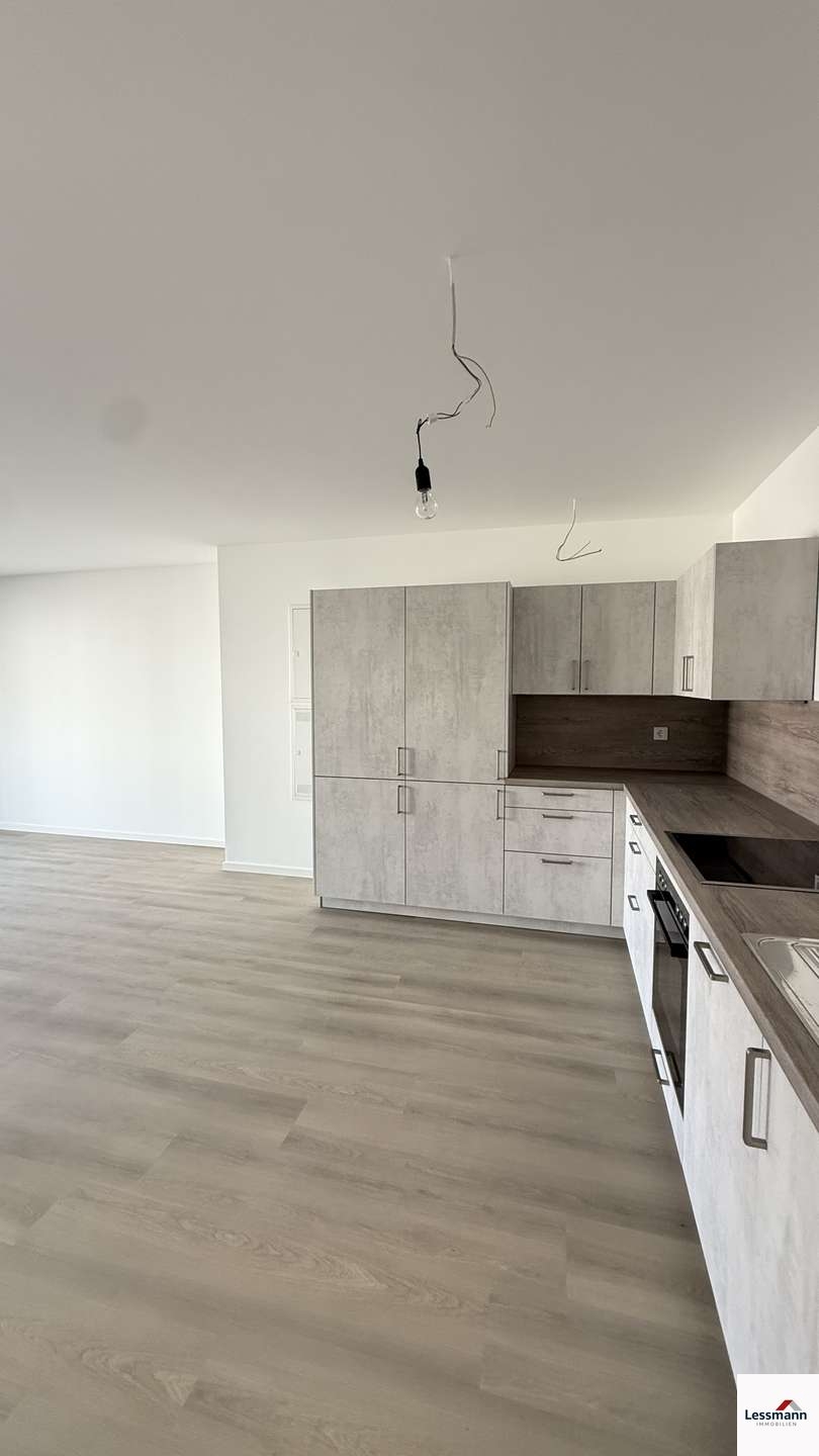 Wohnzimmer und Einbauk�che Etagenwohnung Bamberg