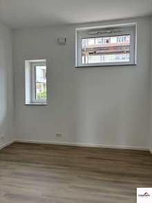 Schlafzimmer Gro�e 4-Zimmer Wohnung mit Terrasse und kleinem Garten