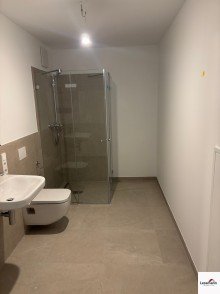 Badezimmer Ihr neues Zuhause: Moderne 2-Zimmer-Wohnung im 2. Obergeschoss