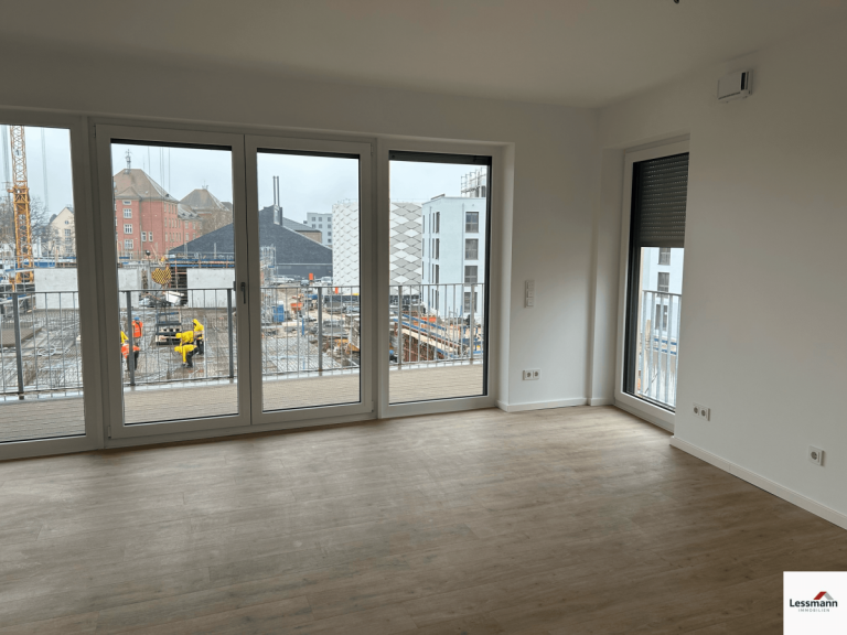 Wohnzimmer Bamberg Dachgeschosswohnung Charmante 2-Zimmer-Wohnung mit Loggia in Bamberg im 2.OG