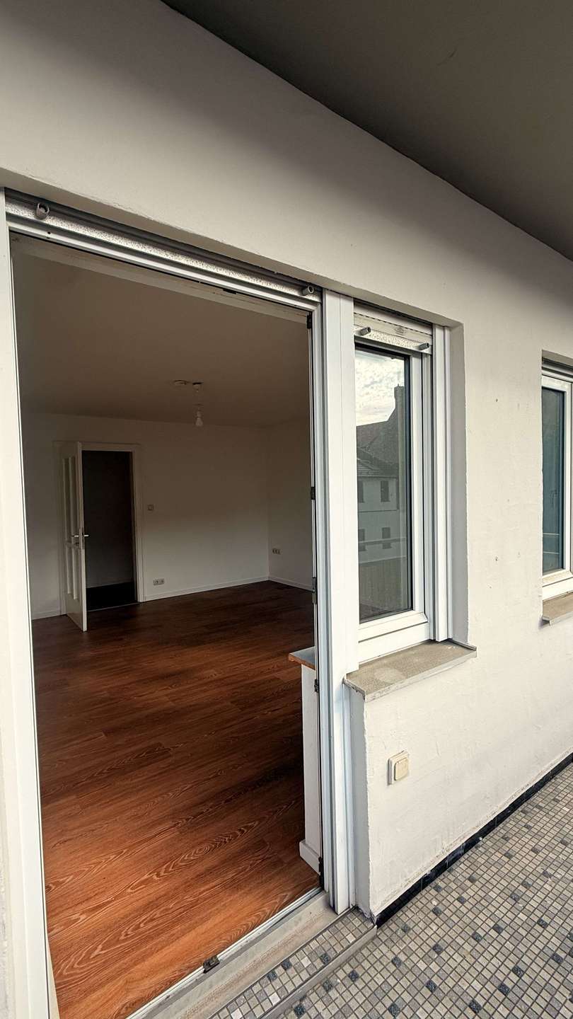 Wohnzimmerblick vom Balkon Etagenwohnung N�rnberg