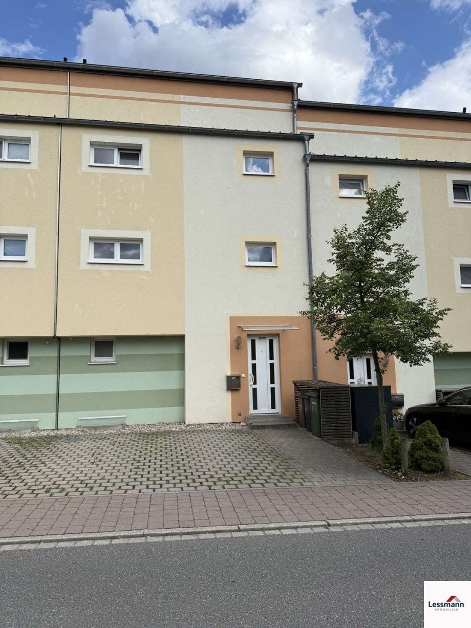 Vorderansicht mit ST Reihenmittelhaus Feucht