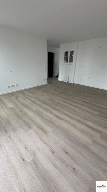 Ku& Wohnzimmer Lichtdurchflutete 3-Zimmer-Wohnung mit zwei Balkonen, Top-Schnitt & Blick in den ruhigen Innenhof