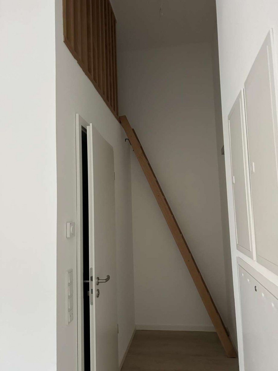 Flur mit Leiter nach oben Erdgeschosswohnung Bamberg