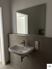Badezimmer Gro�e 4-Zimmer Wohnung mit Terrasse und kleinem Garten
