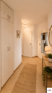 Flur Verkauft - Gro�e 3-Zimmer Eigentumswohnung mit Balkon und Blick ins Gr�ne