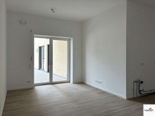 Wohnzimmer Gro�e 4-Zimmer Wohnung mit Terrasse und kleinem Garten
