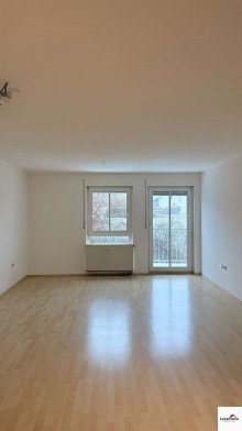 Wohnzimmer Wohnen mit Komfort: 2-Zimmer-Wohnung in Auerbach in der Oberpfalz