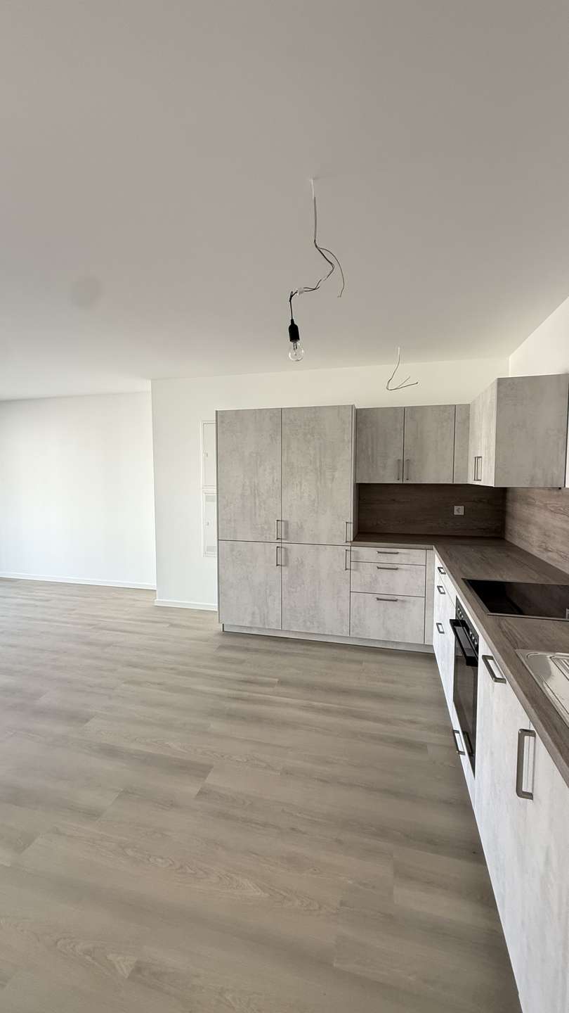 Wohnzimmer und Einbauk�che Etagenwohnung Bamberg