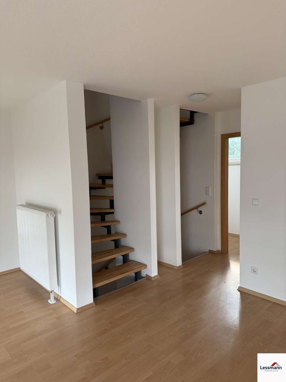 Treppenaufgang 1.OG Reihenmittelhaus Feucht