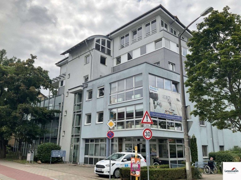 Eingang Pflegeeinrichtung Erlangen Wohnung Pflege-Apartment, zentrumsnah in Erlangen - Kapitalanleger